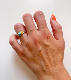 Anillo piedra turquesa dorado