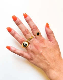 Anillo ying yang corazón dorado