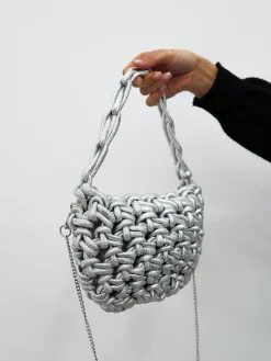 Bolso mano efecto nudo plata