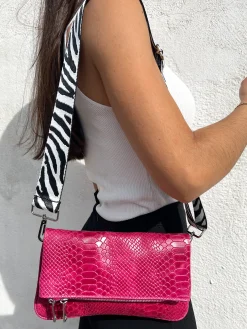 Bolso piel cadenas coco fucsia