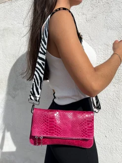 Bolso piel cadenas coco fucsia