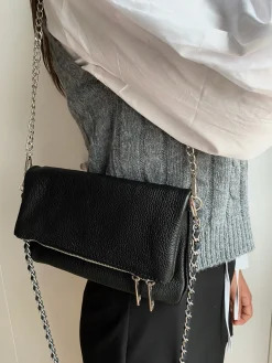 Bolso piel cadenas negro