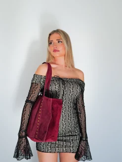 Bolso tachas maxi burdeos