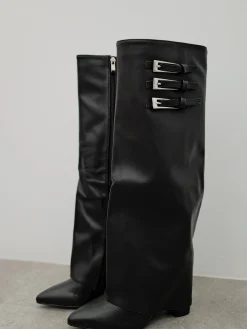 Bota tacón lisa hebillas negra