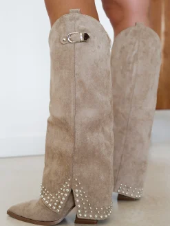 Bota tacón solapa ante beige