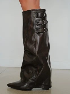 Bota tacón tres hebillas marrón