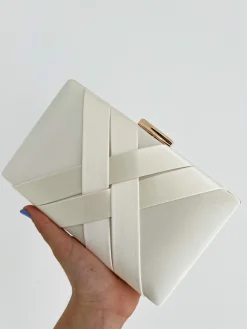 Clutch satinado crema