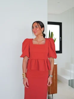 Conjunto falda midi pomposo coral