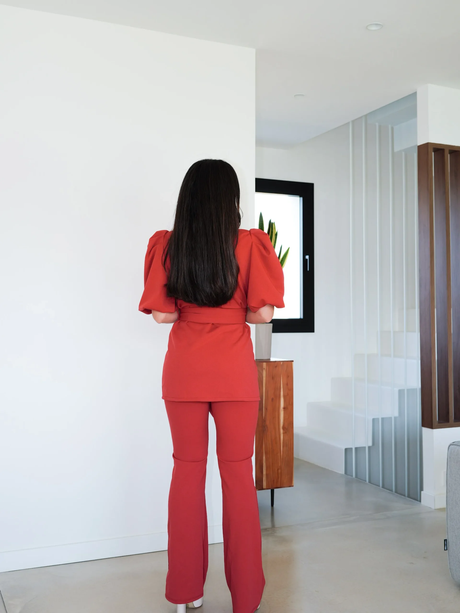 Conjunto mono traje pomposo coral