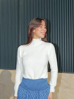 Jersey liso cuello cisne blanco