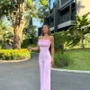 Mono largo plumas rosa