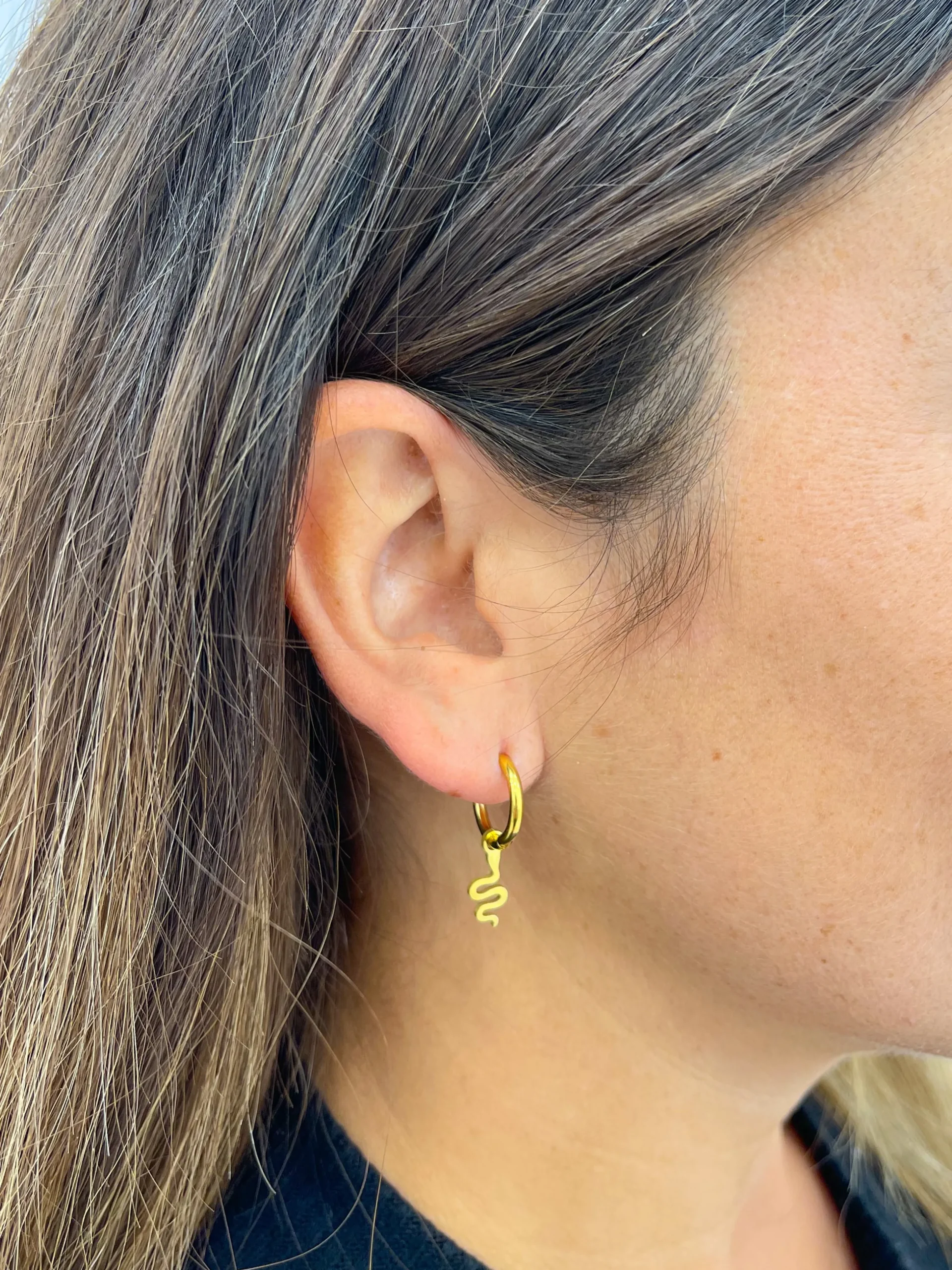 Pendientes aro serpiente dorado