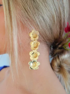 Pendientes caída flores doradas