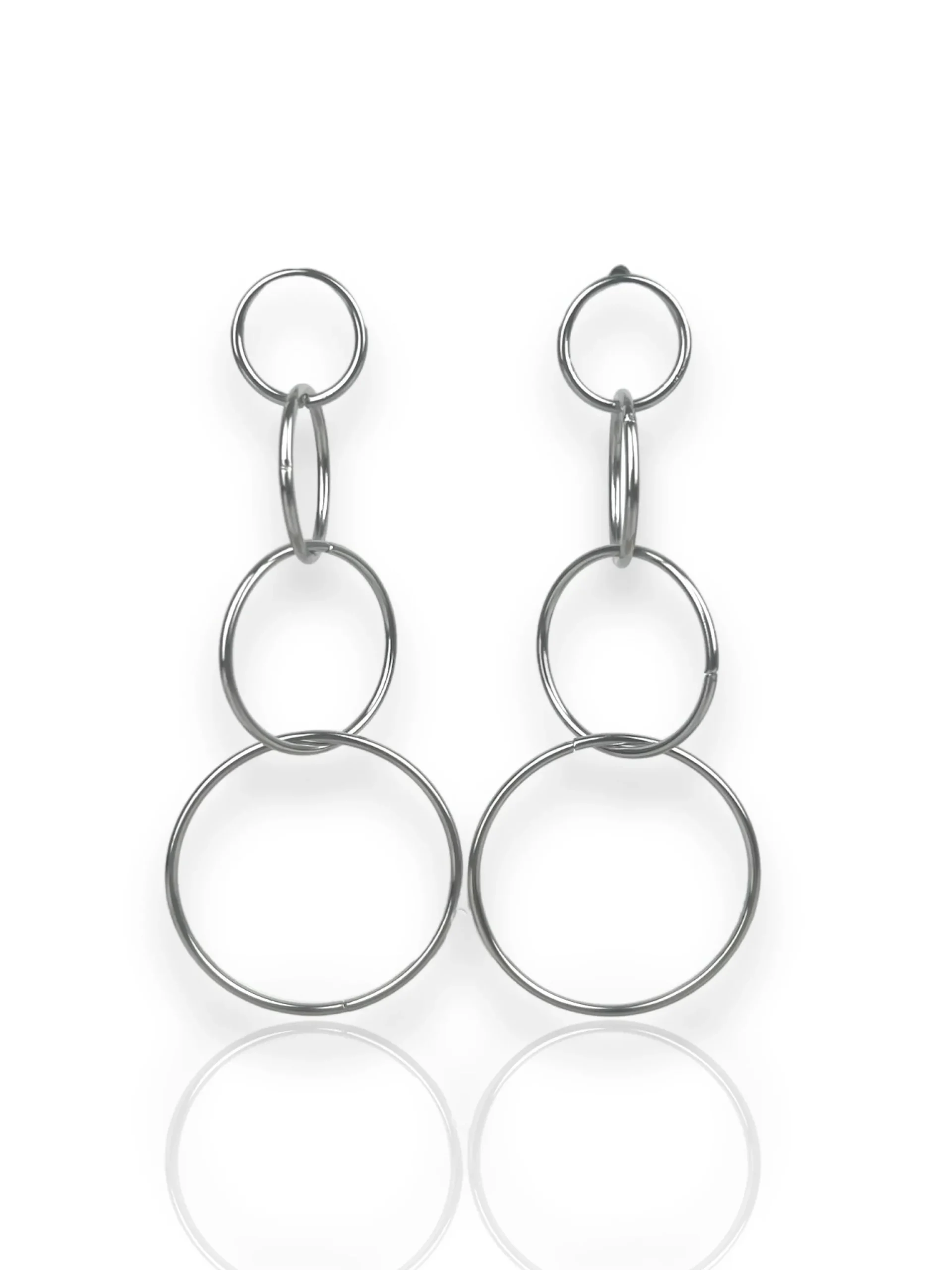 Pendientes círculos entrelazados plateados