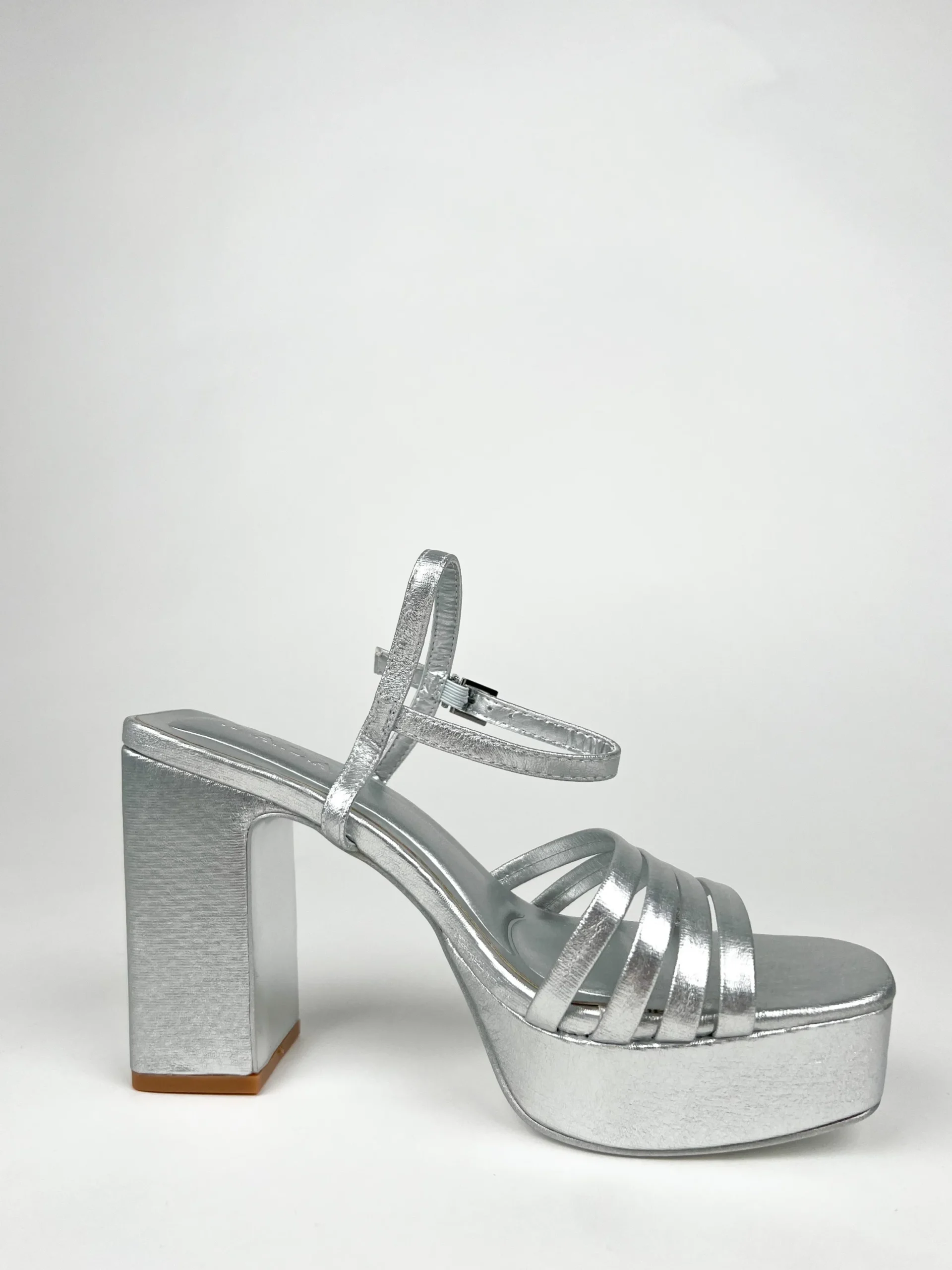 Sandalia plataforma bandas plata