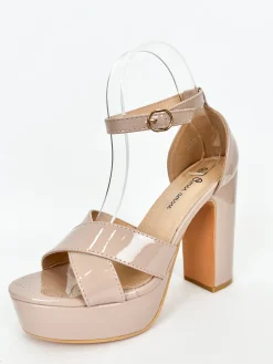 Sandalia plataforma charol nude