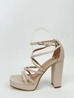 Sandalia tacon entrelazado nude