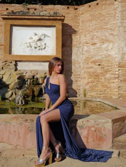 Vestido asimétrico drapeado marino