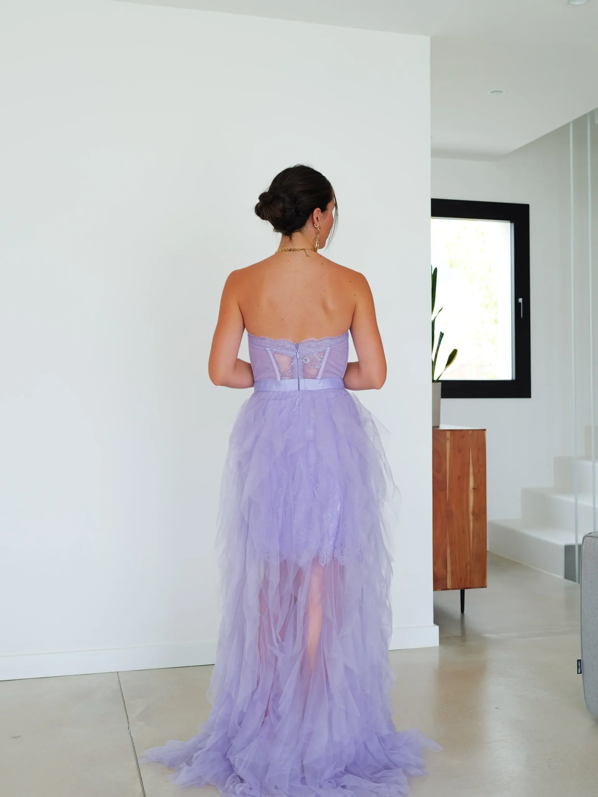 Vestido corsé encaje volantes lila