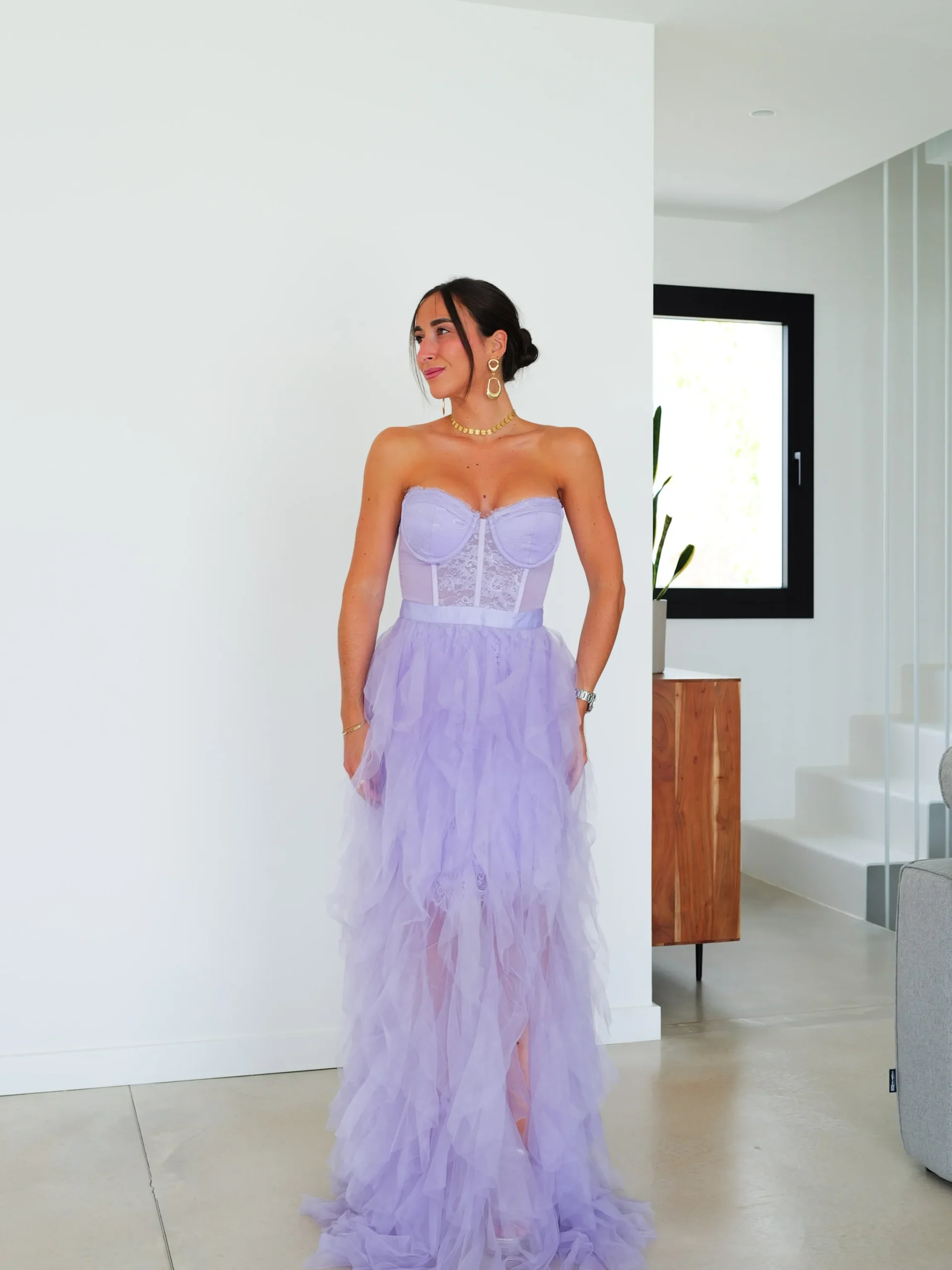 Vestido corsé encaje volantes lila