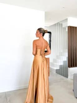 Vestido corse palabra dorado