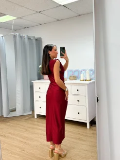 Vestido escote lazo burdeos