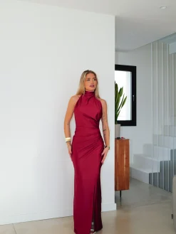 Vestido halter espalda lazo burdeos