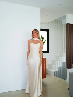 Vestido largo banda choker dorado