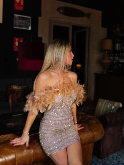 Vestido mini plumas glitter beige