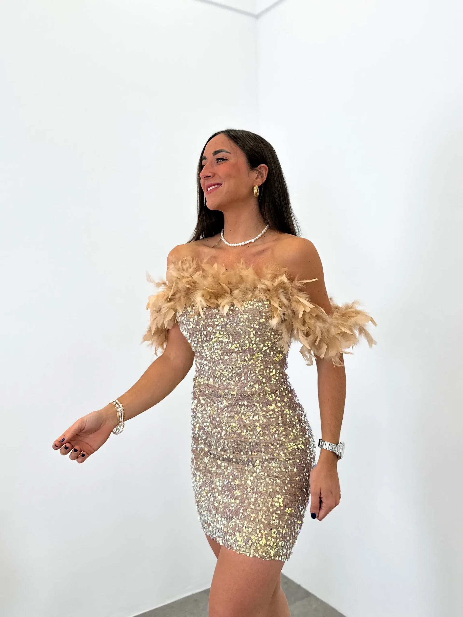 Vestido mini plumas glitter beige