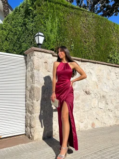 Vestido tubo halter burdeos