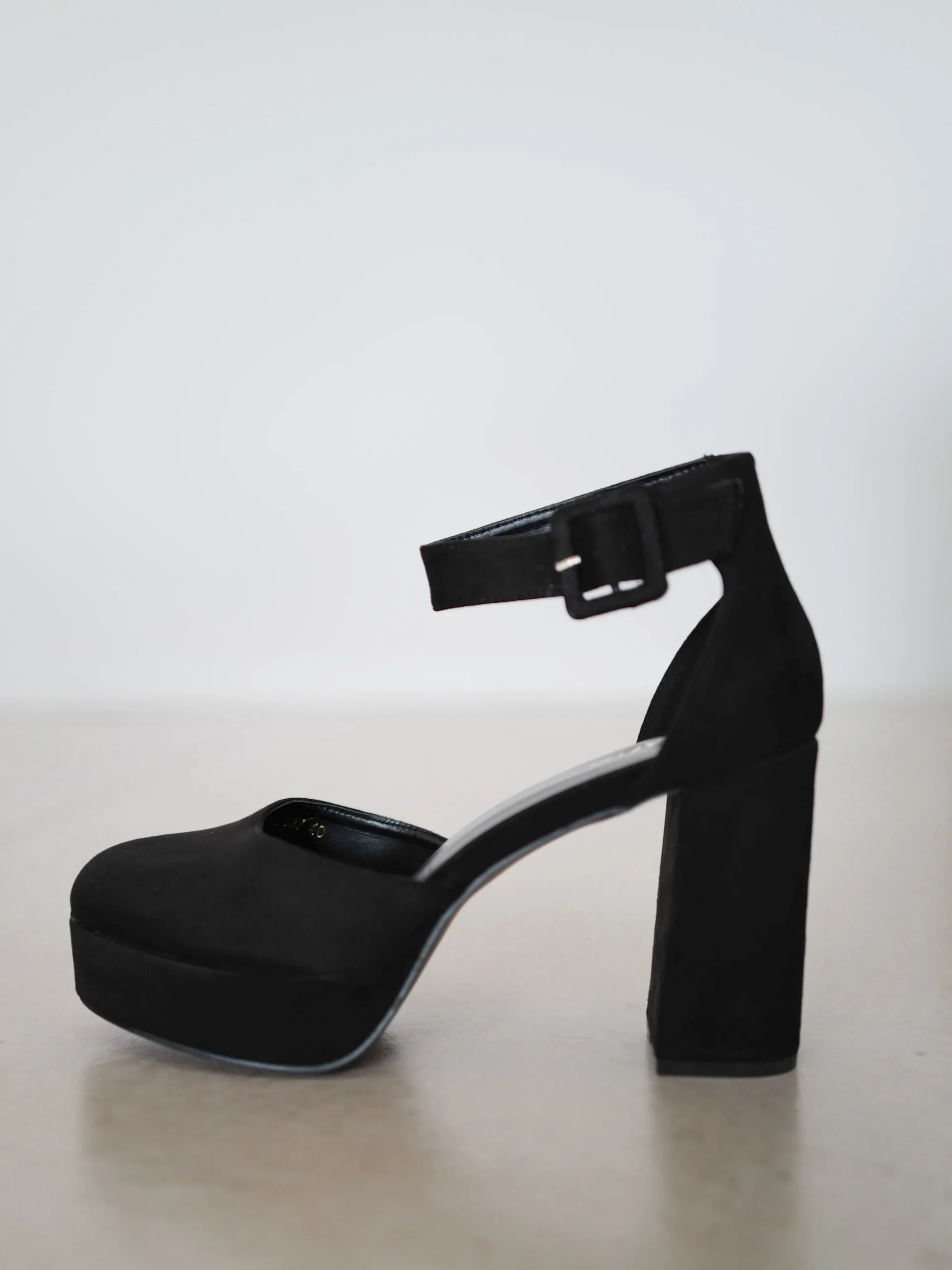 Zapato cerrado ante negro
