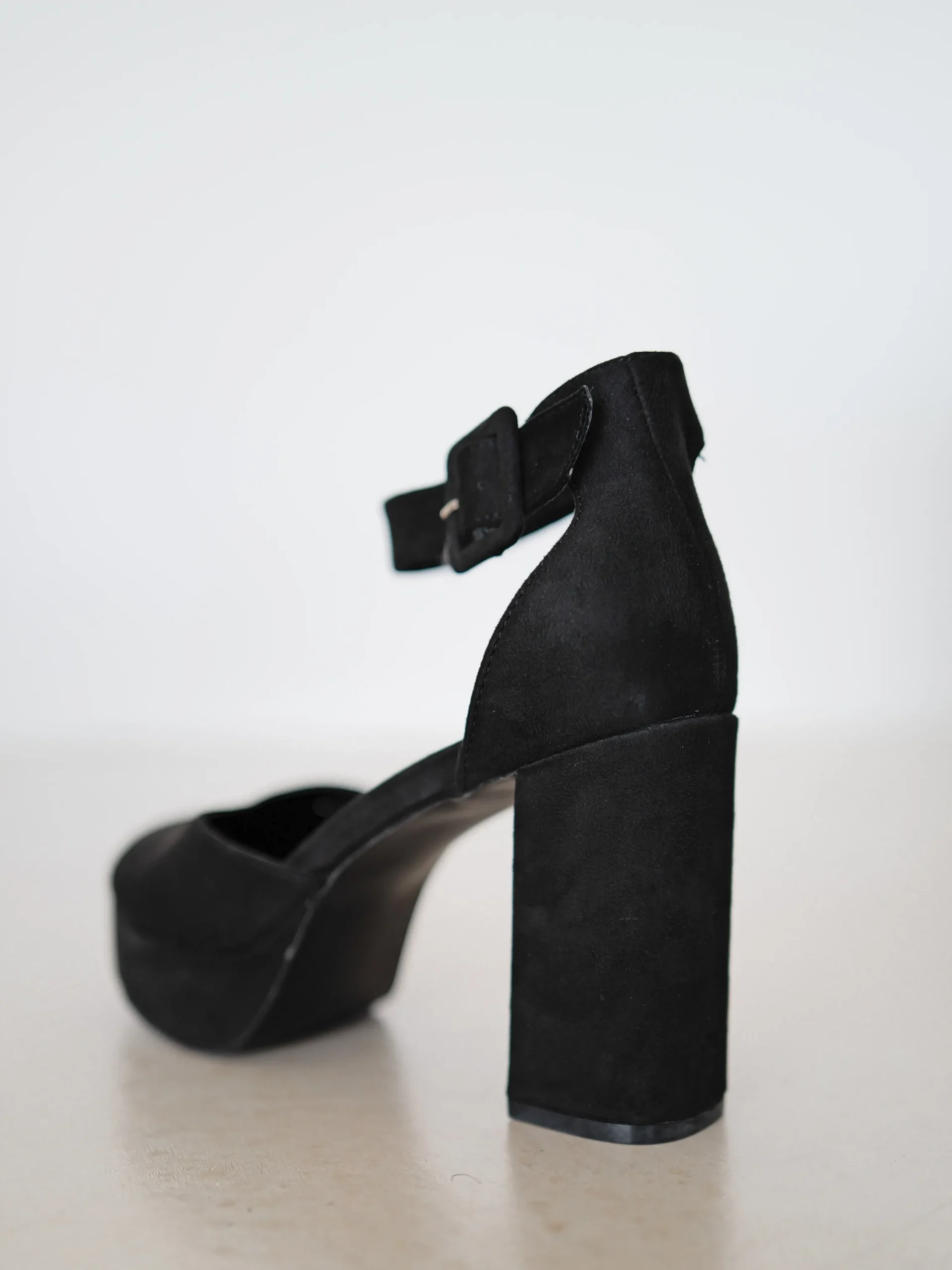 Zapato cerrado ante negro